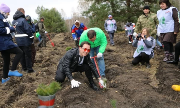 Газманов высадил деревья в Пензенской области
